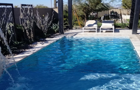 Universal Mini Pebble - Lakeside pool with water feature